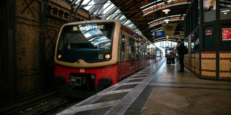 Fahrgastzahlen 2025 weitgehend stabil: 11,5 Milliarden Beförderungen, leichte Zuwächse im Fernverkehr