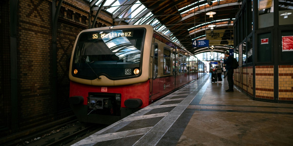 Fahrgastzahlen 2025 weitgehend stabil: 11,5 Milliarden Beförderungen, leichte Zuwächse im Fernverkehr Fahrgastzahlen 2025 weitgehend stabil: 11,5 Milliarden Beförderungen, leichte Zuwächse im Fernverkehr